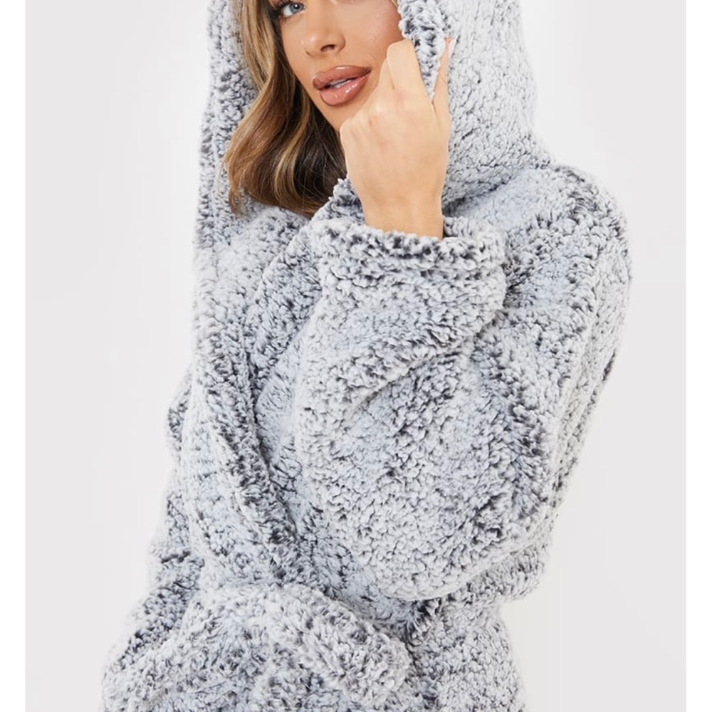 GREY FLUFFY HOODED DRESSING GOWN